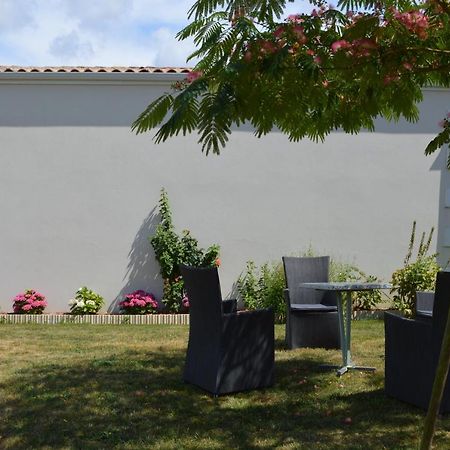 Le Logis Des Langrottes Bed & Breakfast Saint-Sornin  Exterior foto