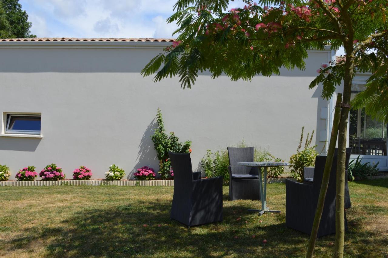 Le Logis Des Langrottes Bed & Breakfast Saint-Sornin  Exterior foto